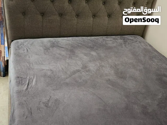 تخت طول 235x165 مع فرشة  الحالة جيدة