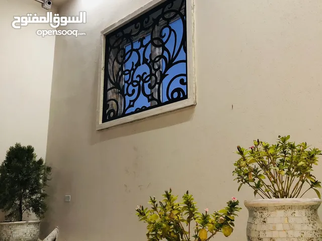 140 m2 4 Bedrooms Townhouse for Rent in Tripoli Ain Zara