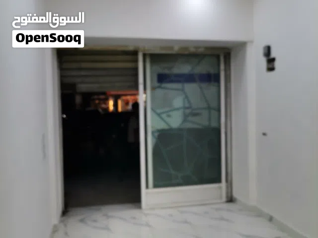محل تجاري على شارع الأردن الرئيسي مباشرة