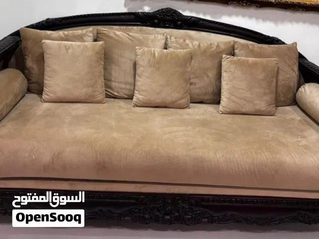 جلسة خشب بحالة ممتازة للبيع - wooden classic wooden seating
