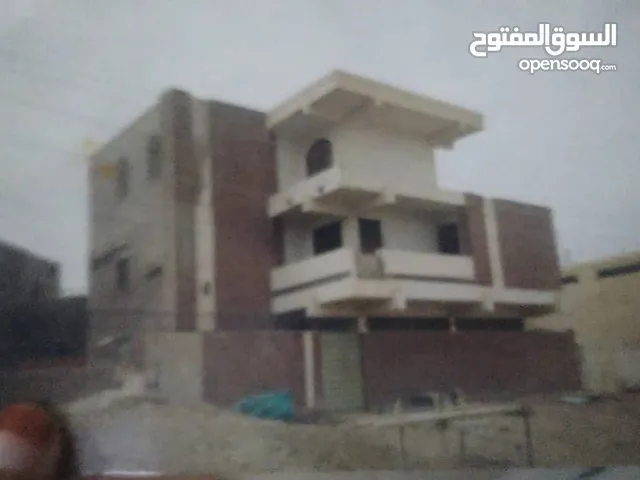 عمارة كاملة للايجار 3 شقق مساحات مختلفة الكهرباء والموية شغالين قريب لزلط الاربعين دقيقتين