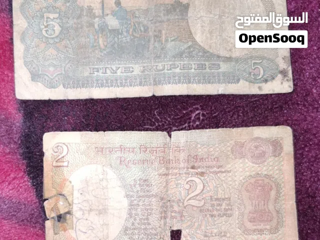 عملات ورقية قديمة متنوعة