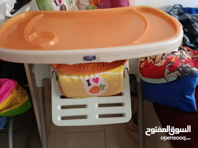 كرسي طعام اطفال وكرسي هزاز للبيع بسعر مغري