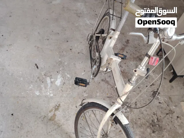 دراجه هوائيه يوجد منها حبتان بحاله ممتازه جدا جدا في  دراجه هوائيه تحتاج الى بلف امامي فقط
