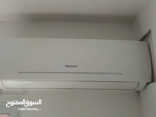 موجود مكيف وطقم كنب