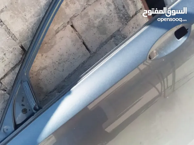 باب مرسيدس للبيع مضروب ضربه خفيفه