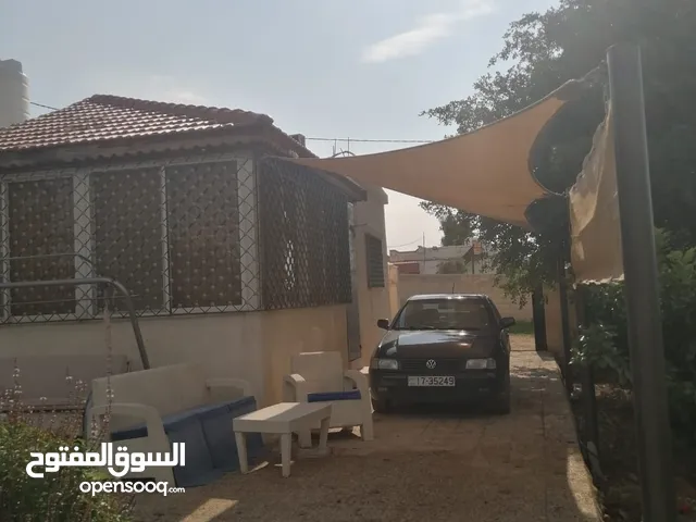 بيت مزرعة (ترخيص سكن) مزروعة شجر مثمر مع بير في منطقة الاغوار الوسطى ظهرة الرمل