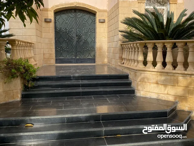 650 m2 4 Bedrooms Villa for Sale in Giza 6th of October