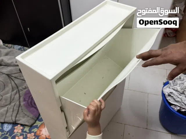 Shoe rack white in Color