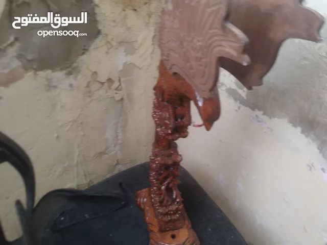 نسر من خشب الزيتون