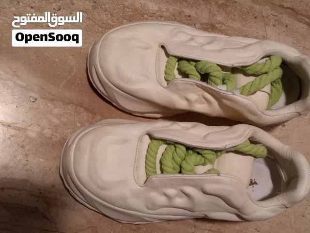 للبيع احذية رجالي متنوعة