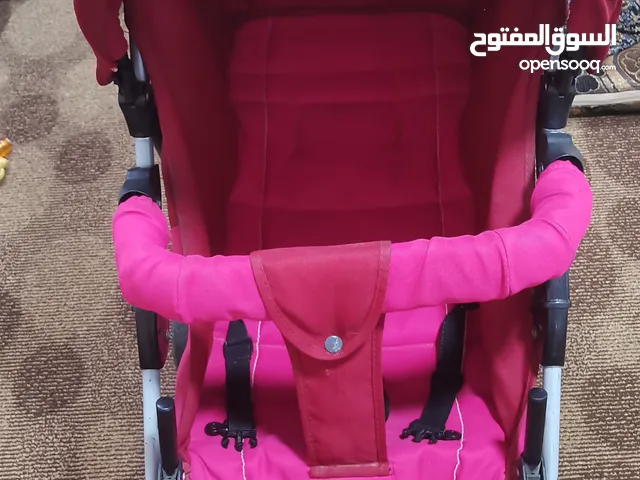 عرباية اطفال نظيفة وثقيلة ماركة جونيور بسعر 30 دينار