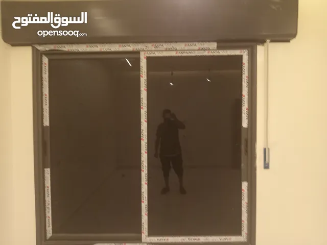 فني صيانه ابواب ورواشن و سرانتي عادي و محرك المونيوم وبي فى سي