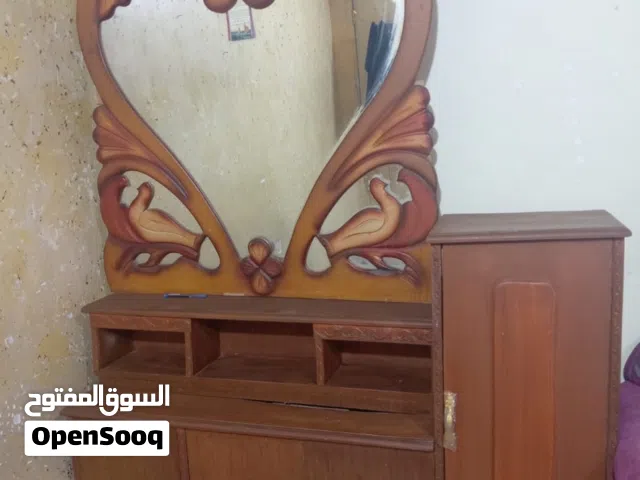 ميز تواليت نضيف وحلو خشب تابع الوصف