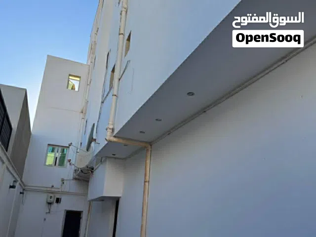 مبــــني إستثمـاري للبيع في الحي الجامعي خلف عالم الريمـوت