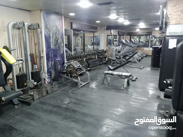 نادي رياضي عمره 22 سنه