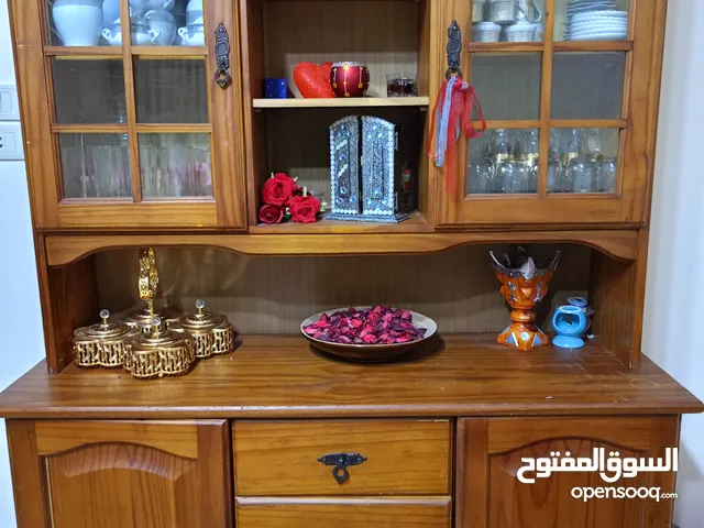 بوفيه شبه جديده قطعتين للبيع