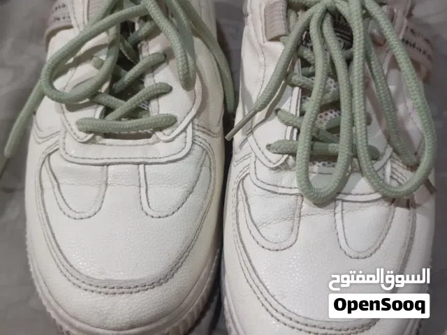 حذاء استعمال خفيف جدا