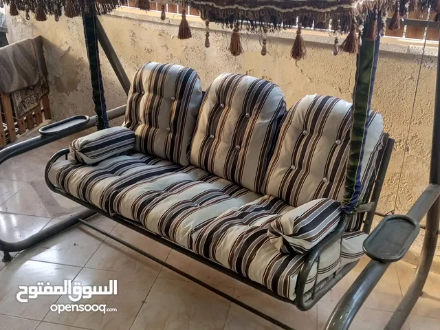 مرجيحه ثلاثيه بحال الجديد فرش جديد لم يستخدم دهان همر مو ناقصها شي مو تجاري بسعر نهائي 85 دينا