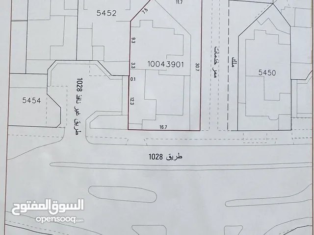 منزل للبيع مدينة حمد موقع مميز جدا، على شارعين و اربع زوايا تقريبا