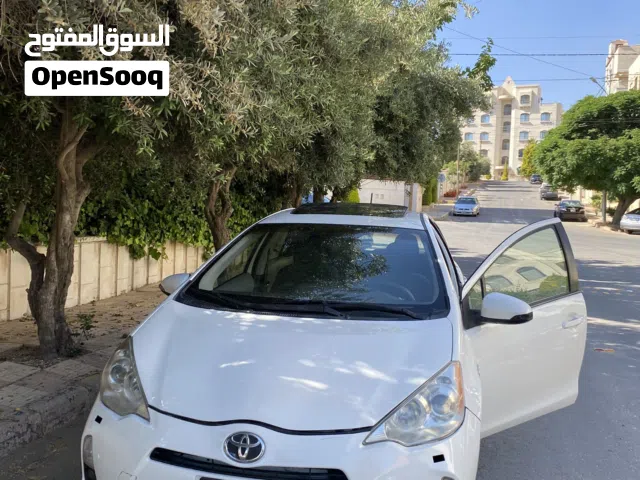 2013 تويوتا بريوس Prius C