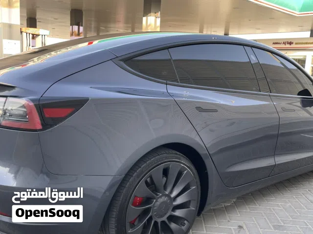 2022 تيسلا موديل 3 Performance