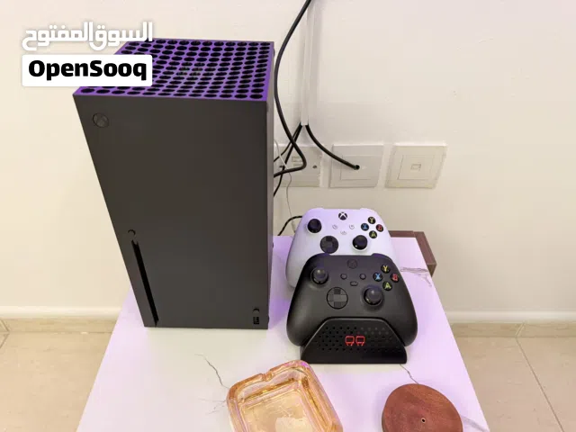 Xbox Series X 1TB With 2 controllers & chargeable battires & charging dock