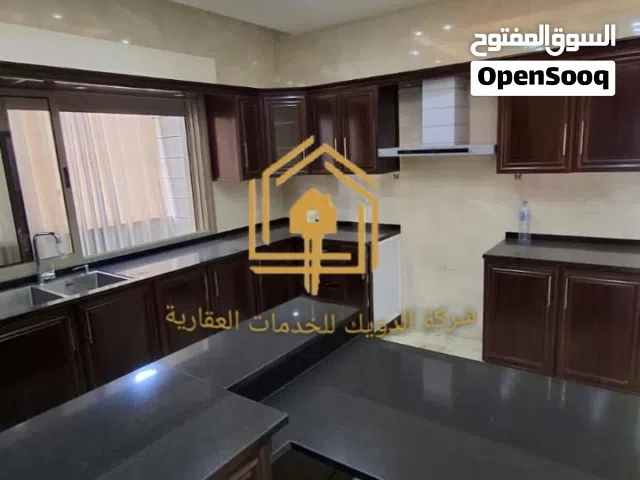 روف فارغ للإيجار مع ترس للإيجار