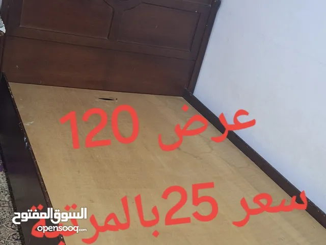 سرير متين وشيك مع المرتبة