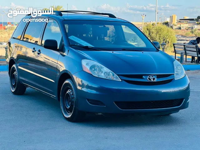 Used Toyota Sienna in Al Khums