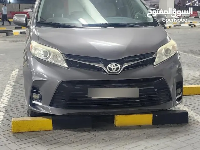 Toyota Sienna LE 2017