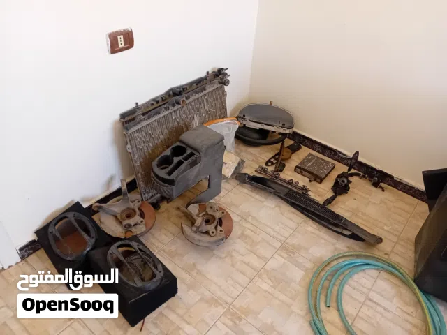 قطع هونداي افانتي روديتر عدد 2 وعداد و طارة و روديتر دفاية وبوكس سماعات. ماسورة بخاخات وعدة