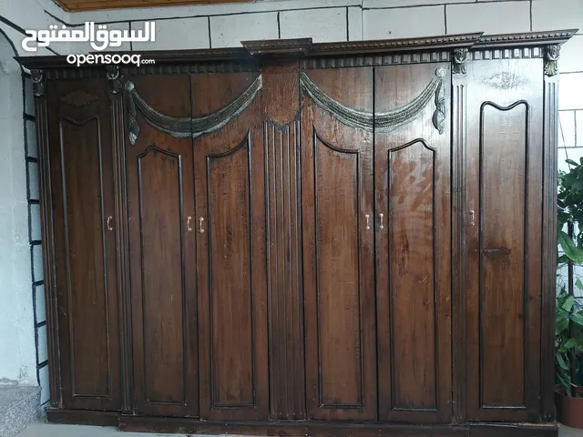 خزانة مستعملة نظيفة للبيع