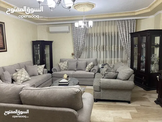 208m2 4 Bedrooms Apartments for Rent in Amman Um El Summaq