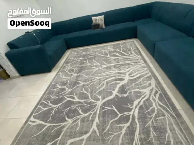 للبيع طقم سجاد أنيق وفخم، مناسب للمجلس أو الصالة، يعطي المكان شكل راقي ومرتب