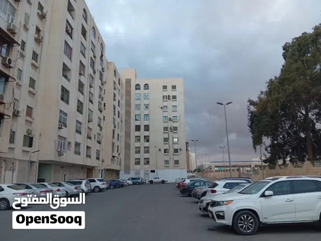 شقه للبيع في ف طريق مطار مقابل حي اللنتصار