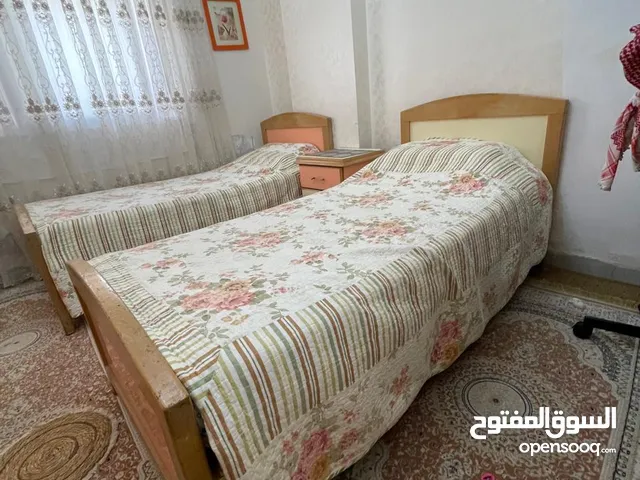 غرفة بنات بحالة ممتازة خشب زان تفصيل