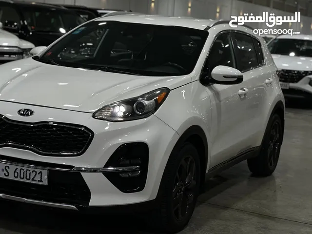 السيارة: كيا سبورتج سنة الصنع : 2021 فئة السيارة : عادية نوع الاستيراد : امريكي ضرر بسيط