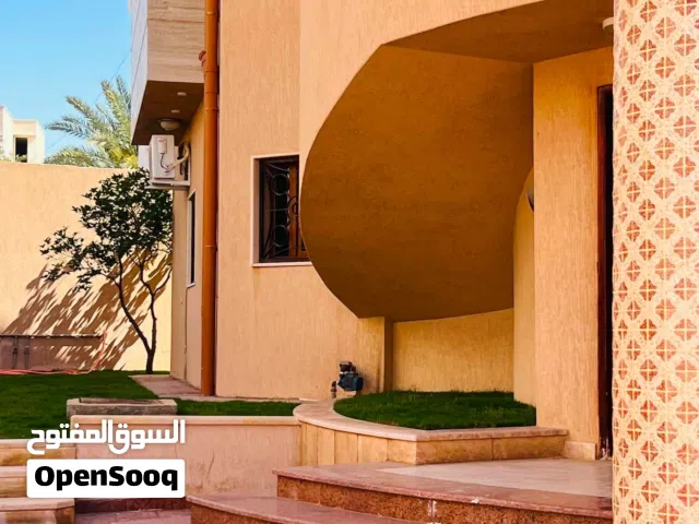 400 m2 4 Bedrooms Villa for Rent in Tripoli Janzour