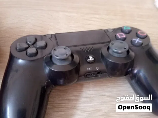 ايد بلاستيشن 4 اصليه وكاله سوني للبيع المستعجل بدها قاعده شحن فقط