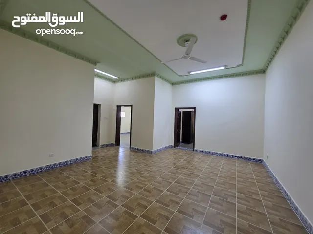 شقة كبيرة في البسيتين Large apartment in Busaiteen