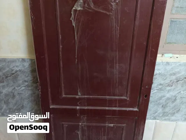 باب خشب قوي بدون فياره شبه جديد
