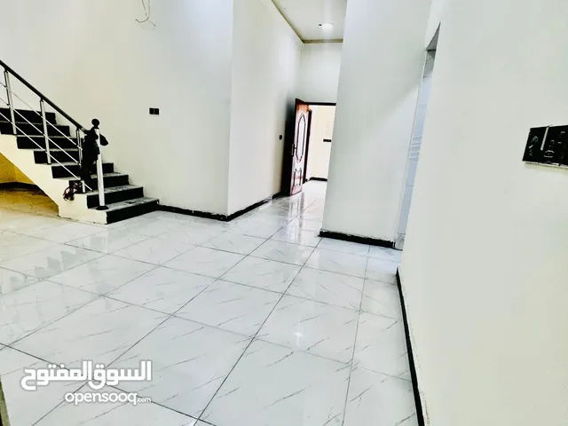بيت 185 متر بناء طابوك جديد بناء درجه اولى في منطقة سكنية كآملة الخدمات في الجزيرة بآب آلهوى خلف سوق