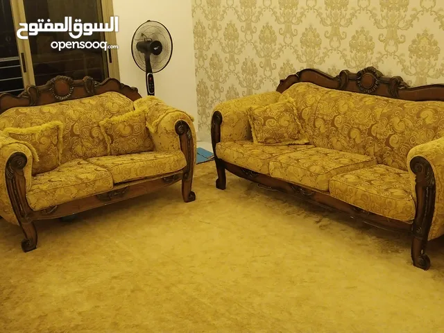 كنب مستعمل نظيف للبيع. ثلاية وثنائية ومفرد