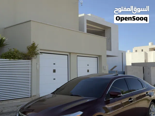 Used Toyota Avalon in Tripoli