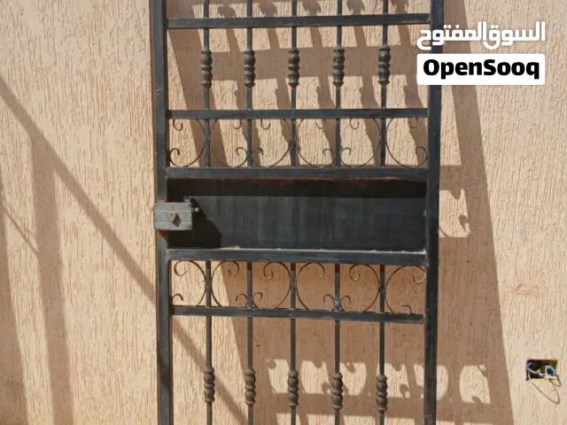 , باب حماية بالقفل تام العرض 1.8.والطول2.3
