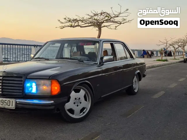 1981 مرسيدس بنز الفئة-E E 200