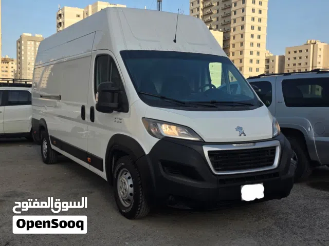 2020 بيجو بوكسر Standard