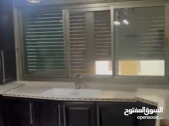 ثلاث غرف غير مفروشة الارسال قرب عمارة سفينة