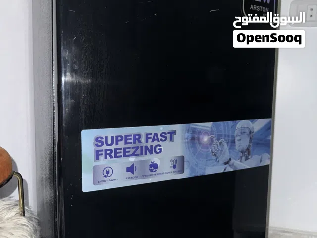 ثلاجة صغيرة (ميني بار) ماركة Arston Star بحالة ممتازة للبيع